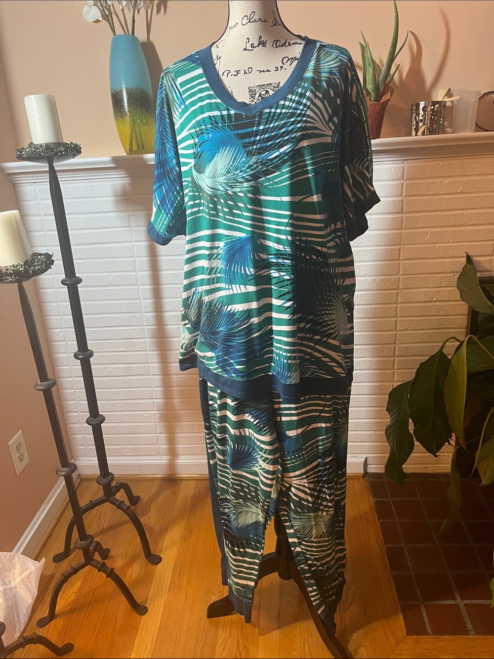 Abstract Wave Two-Piece Lounge Set in Teal, Green & White